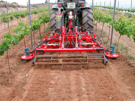 Почвообрабатывающая техника для сада и виноградников
