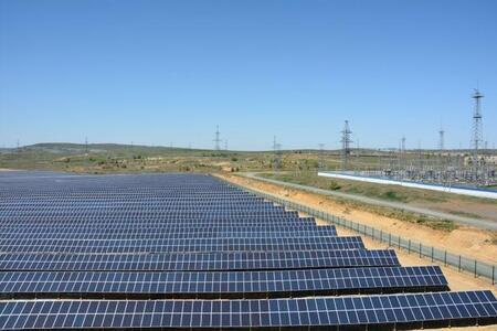 В Оренбургской области запущена очередная новая солнечная электростанция мощностью 30 МВт