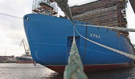 Атомоход «Урал» принял на борт топливо для промывки систем резервного дизель-генератора