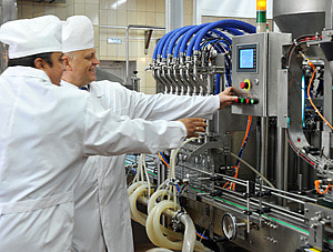 25 апреля комплексная линия ТАУРАС-ФЕНИКС по розливу молока в ПЭТ-бутылки была запущена в Омской обл
