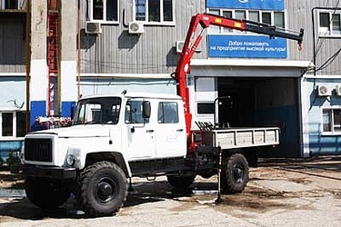 Двухрядный ГАЗ-3308 «Садко» с цельной подножкой и КМУ Amco Veba 105 2s