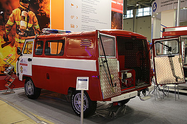 Новый пожарный автомобиль первой помощи на базе УАЗ 390995