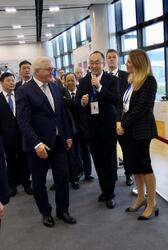 Федеральный президент Франк-Вальтер Штайнмайер посещает Академию робототехники в городе Фошань