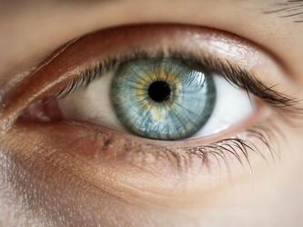 Роботизированные контактные линзы, позволяющие масштабировать изображение морганием глаз
