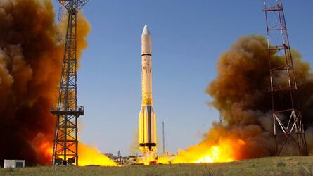 В космос отправилась ракета "Протон-М" с военным спутником