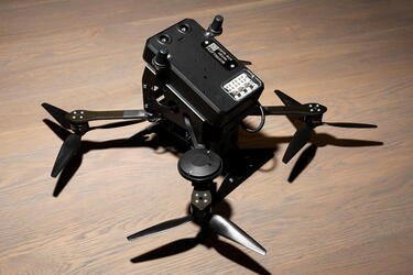 Компания Anduril основателя Oculus Палмера Лаки показала беспилотник для перехвата других дронов