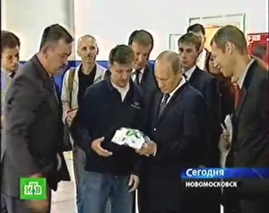 Владимир Путин оценил процесс упаковки стирального порошка
