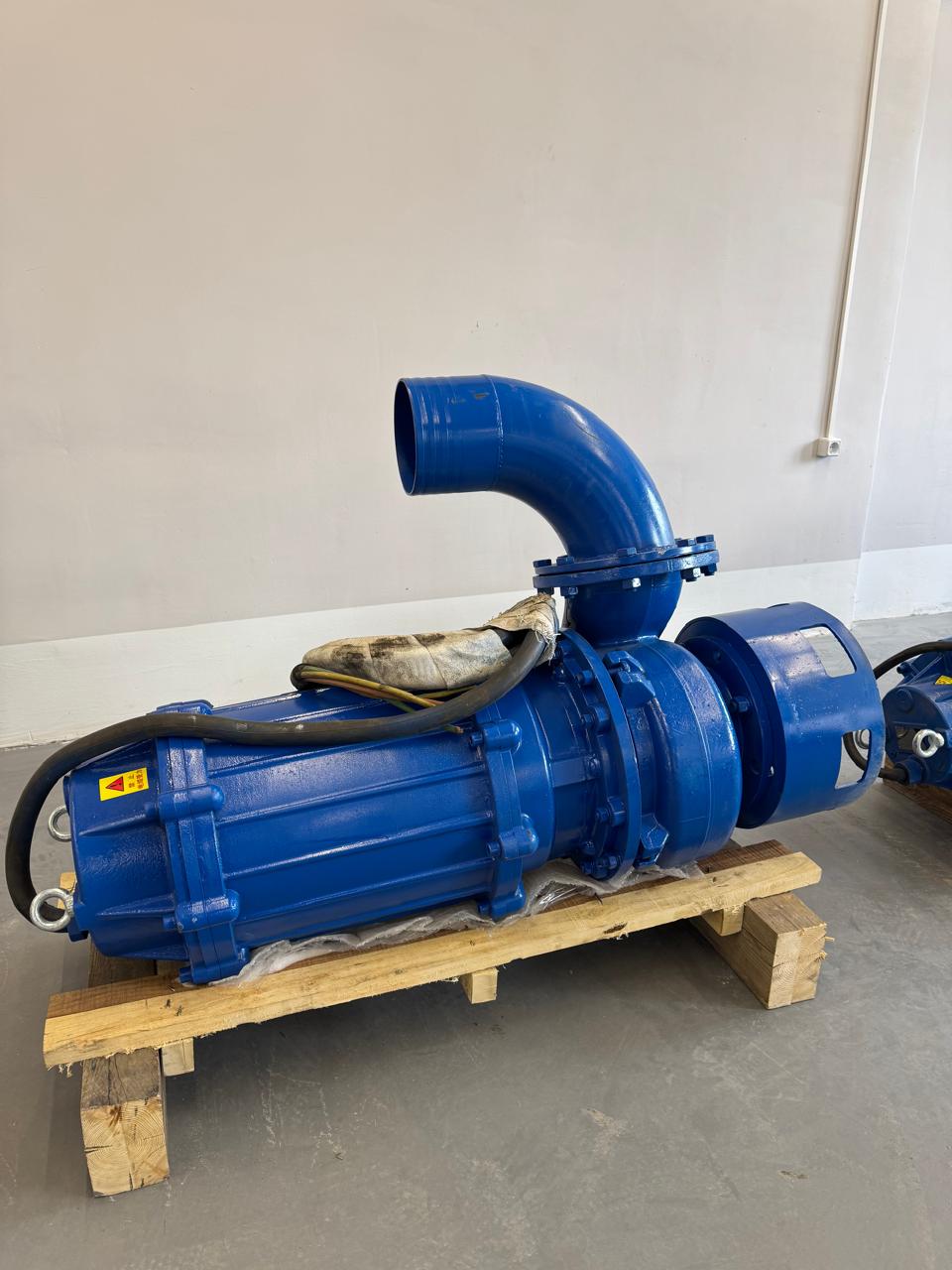 Погружной шламовый электрический насос.