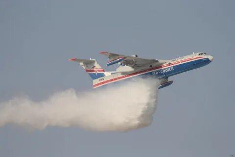 Ростех предложил создать специальную эскадрилью Бе-200 для тушения пожаров Ростех предложил создать специальную эскадрилью Бе-200 для тушения пожаров