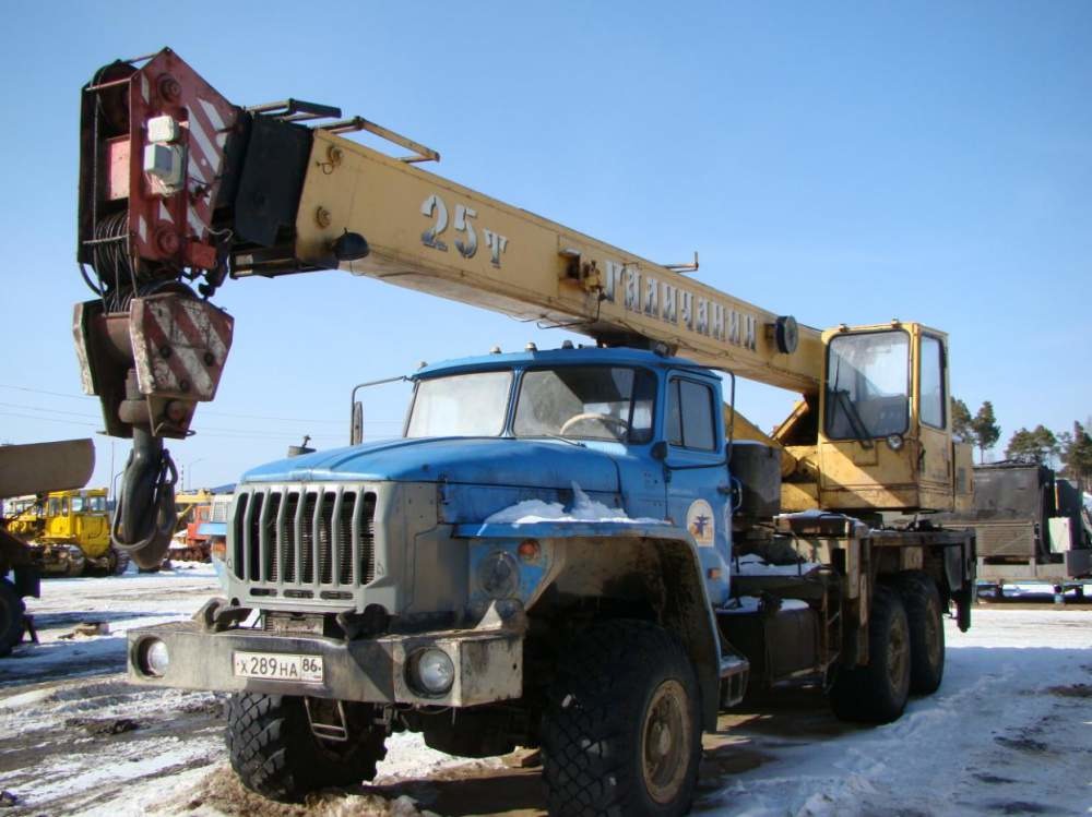 "Автокран "Галичанин" на шасси Урал 6х6 25 тонн"