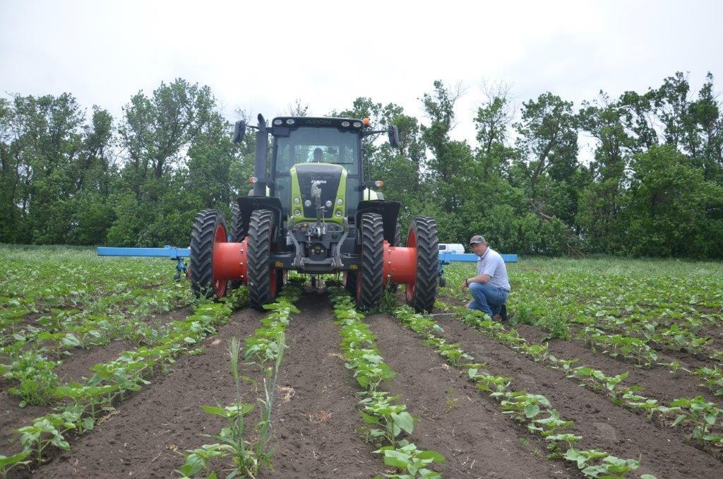CLAAS: НОВЫЙ КОМПЛЕКТ СДВОЕННЫХ КОЛЕС ПОЗВОЛИТ AXION РАБОТАТЬ В МЕЖДУРЯДЬЕ CLAAS: НОВЫЙ КОМПЛЕКТ СДВОЕННЫХ КОЛЕС ПОЗВОЛИТ AXION РАБОТАТЬ В МЕЖДУРЯДЬЕ