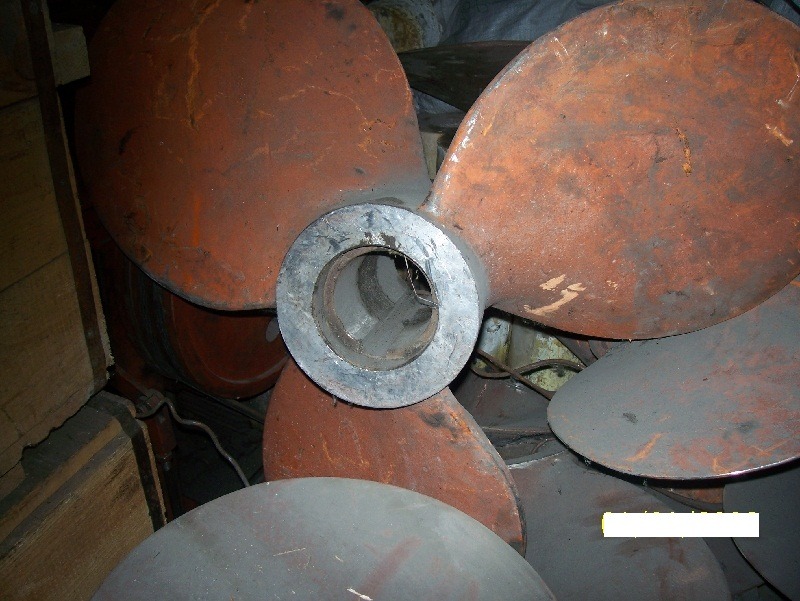 Гребной винт ч.1439-427-006, диаметр 1,0м, шаг 0,78м, дисковое отношение 0,55, 3х лопастной, вращение-правое