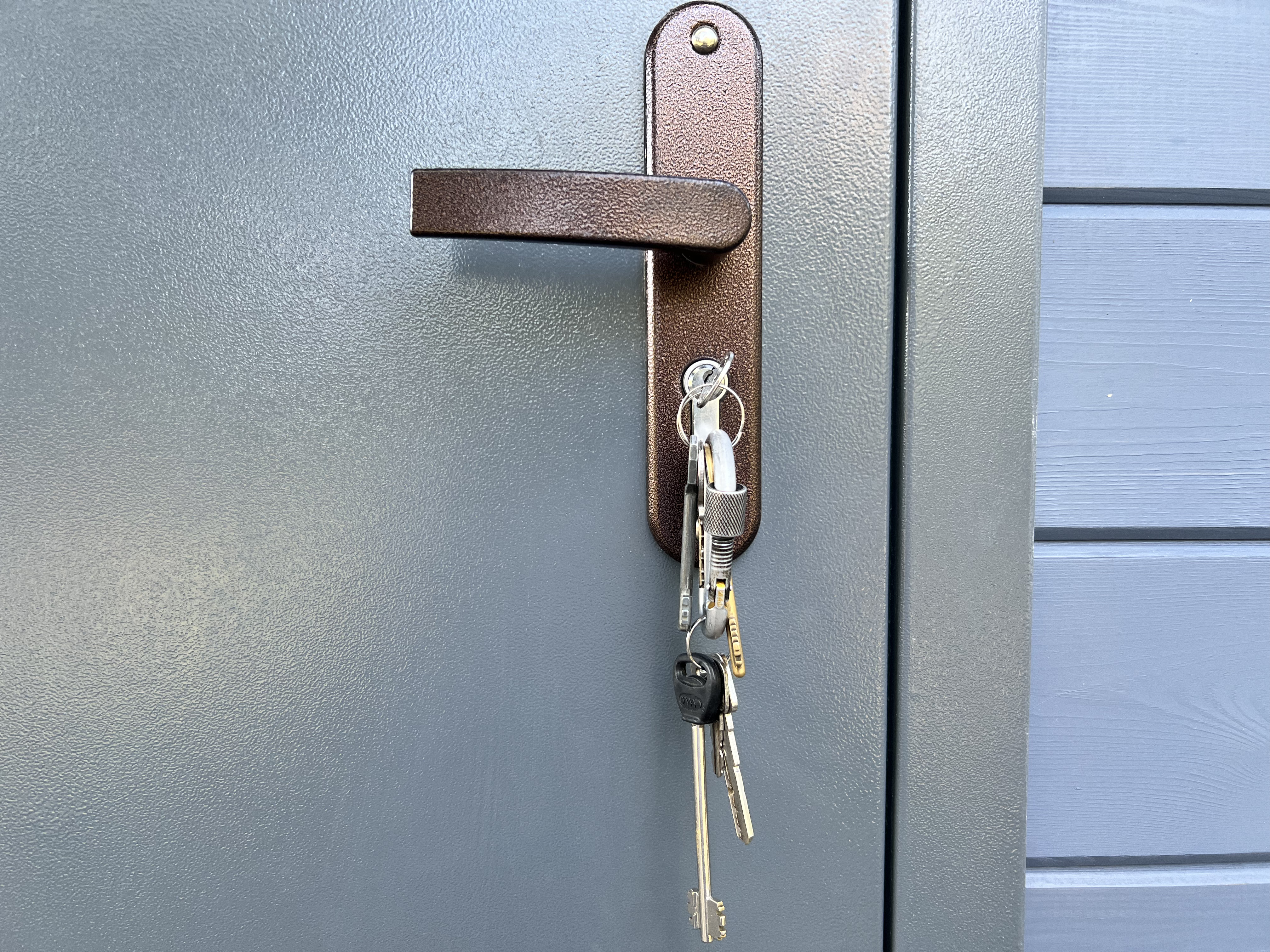 Замена замка с длинным ключом на цилиндровую систему с коротким ключом