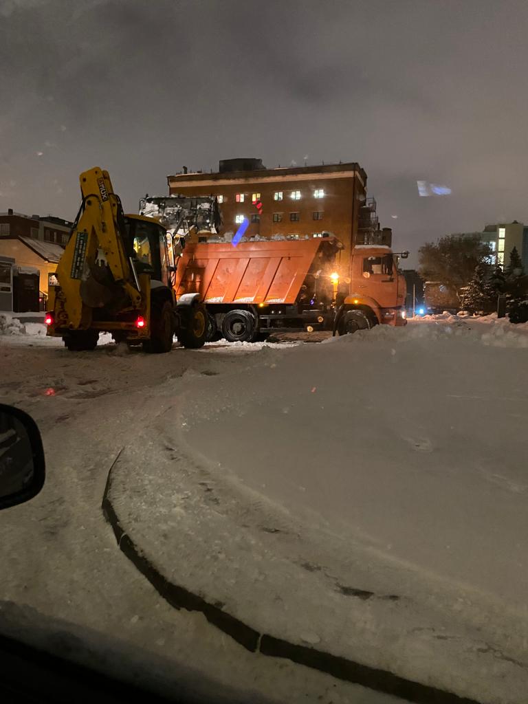 Экскаватор-погрузчик КаМаз 6520 в аренду