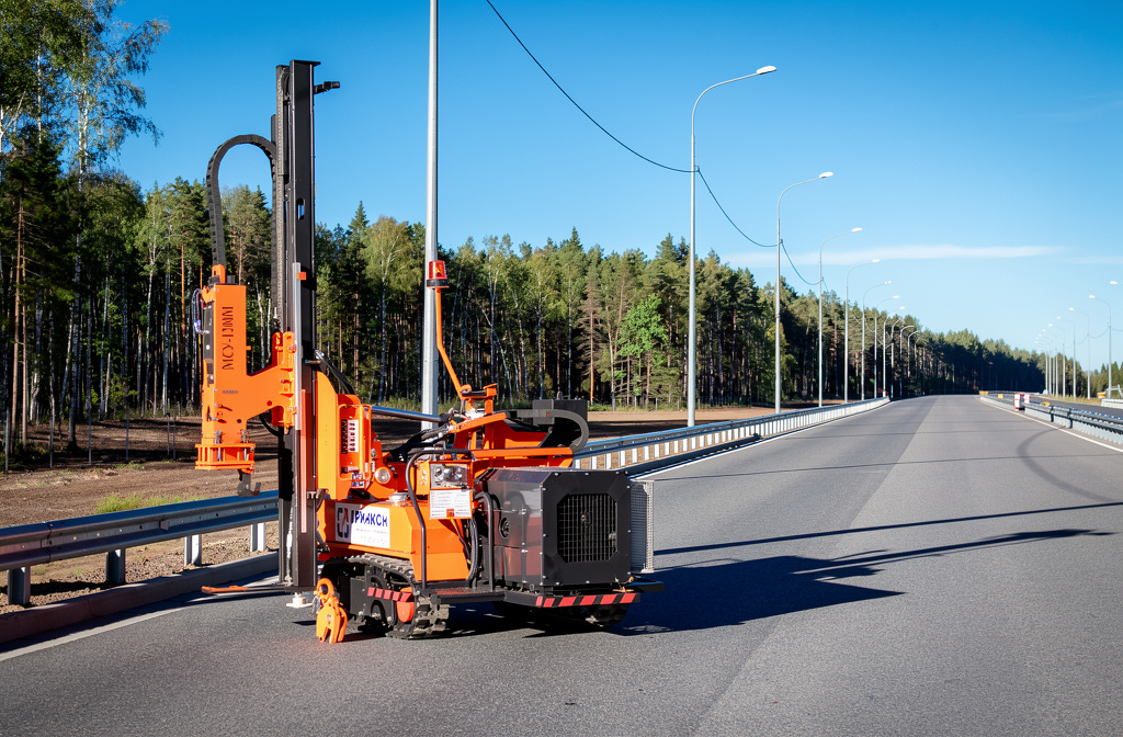 Установка малогабаритная сваебойная самоходная МСУ-1200М