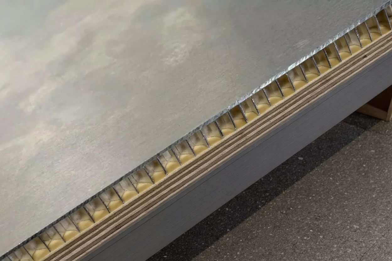 Компания «Свеза» начала выпуск инновационных композитных напольных покрытий специально разработанных для транспортных средств