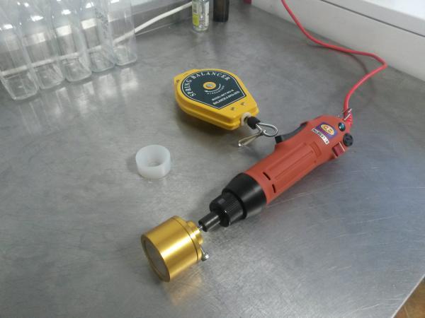 Ручная укупорочная машина 5-50 мм (Электрическая, две насадки) Ручная укупорочная машина 5-50 мм (Электрическая, две насадки)