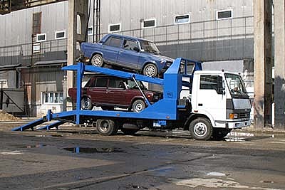 Двухэтажный автовоз-эвакуатор ТАТА-613