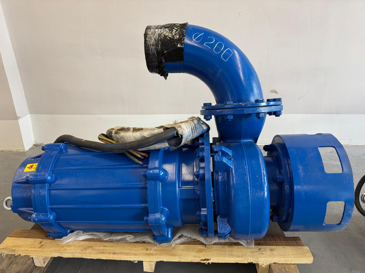 Погружной шламовый электрический насос.