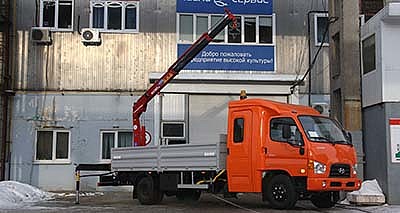 Hyundai-78 с 7-местной кабиной, с КМУ на заднем свесе