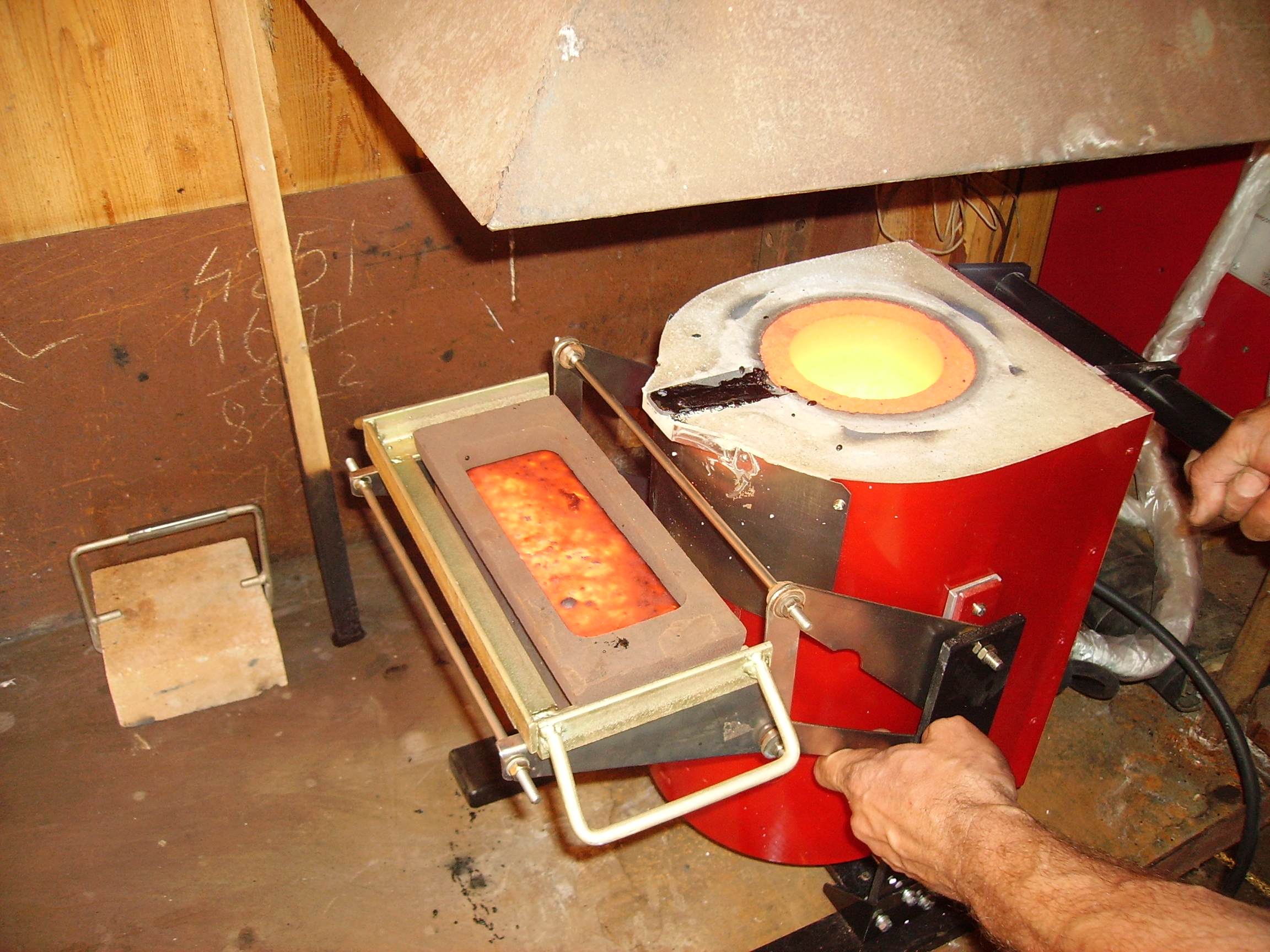 Установка плавильная высокочастотная УПВ-5/0,6