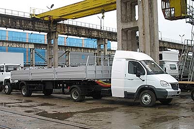 Седельный тягач с полуприцепом ГАЗ-33106 со спальником
