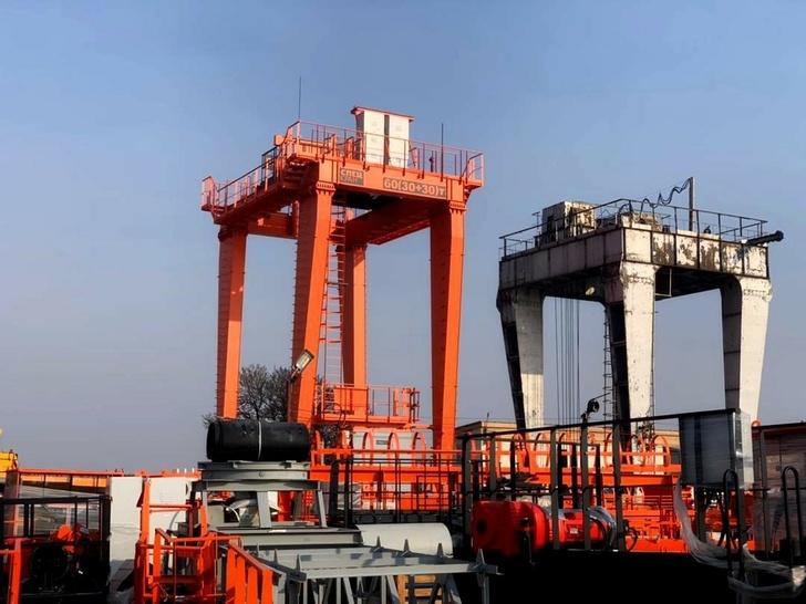 Компания «НПО Спецкран» поставила несколько новых кранов на модернизируемую ГЭС в Узбекистане