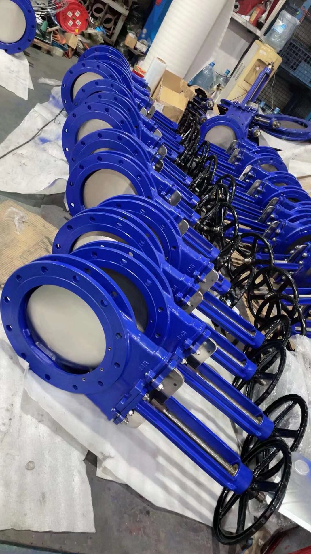 Шиберные задвижки ручные чугунные межфланцевые Ру10 Ду450, Китай Шиберные задвижки ручные чугунные межфланцевые Ру10 Ду450, Китай