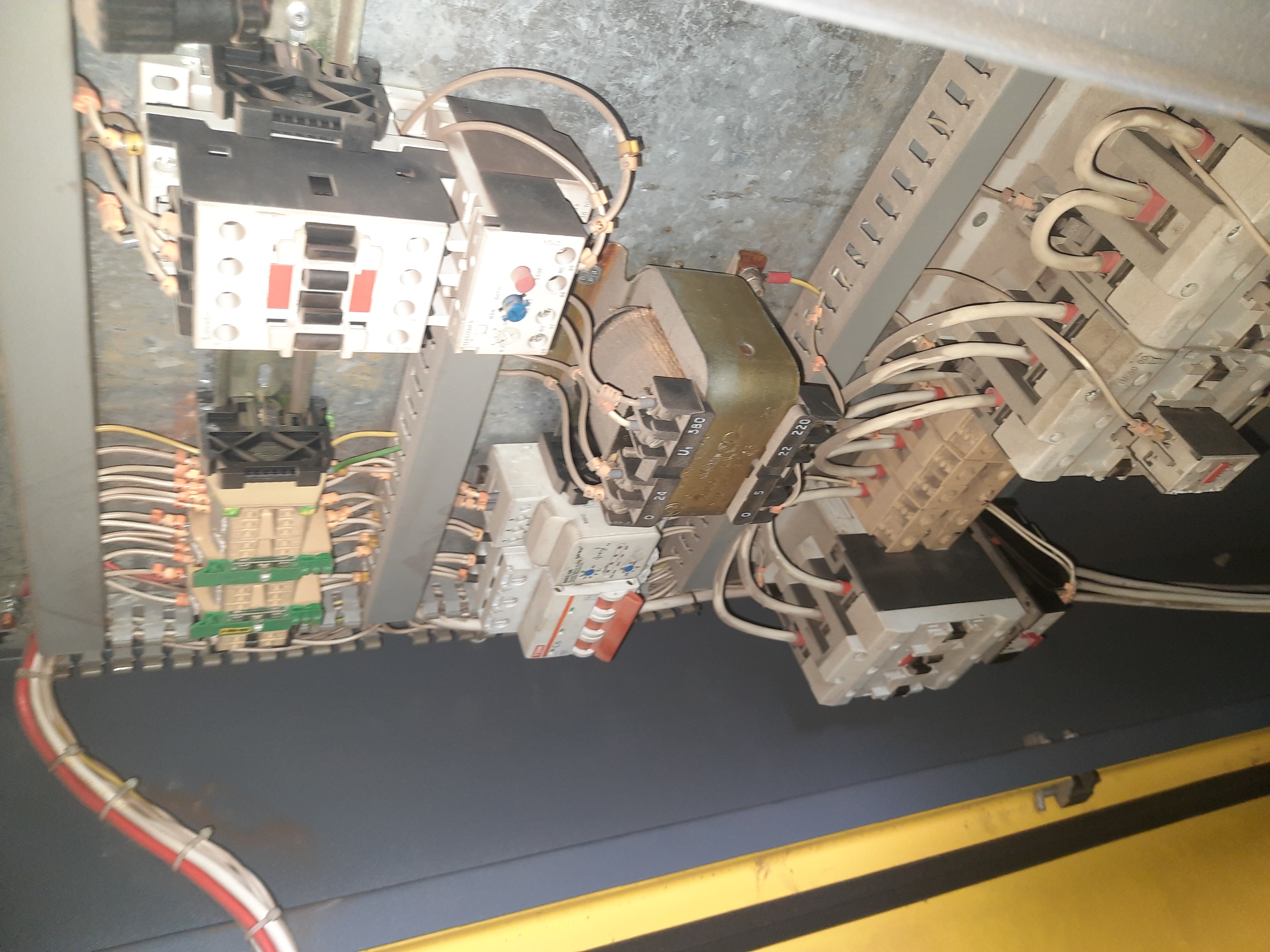 Компрессор винтовой COMPRAG 4508 с контейнером и ресивером.