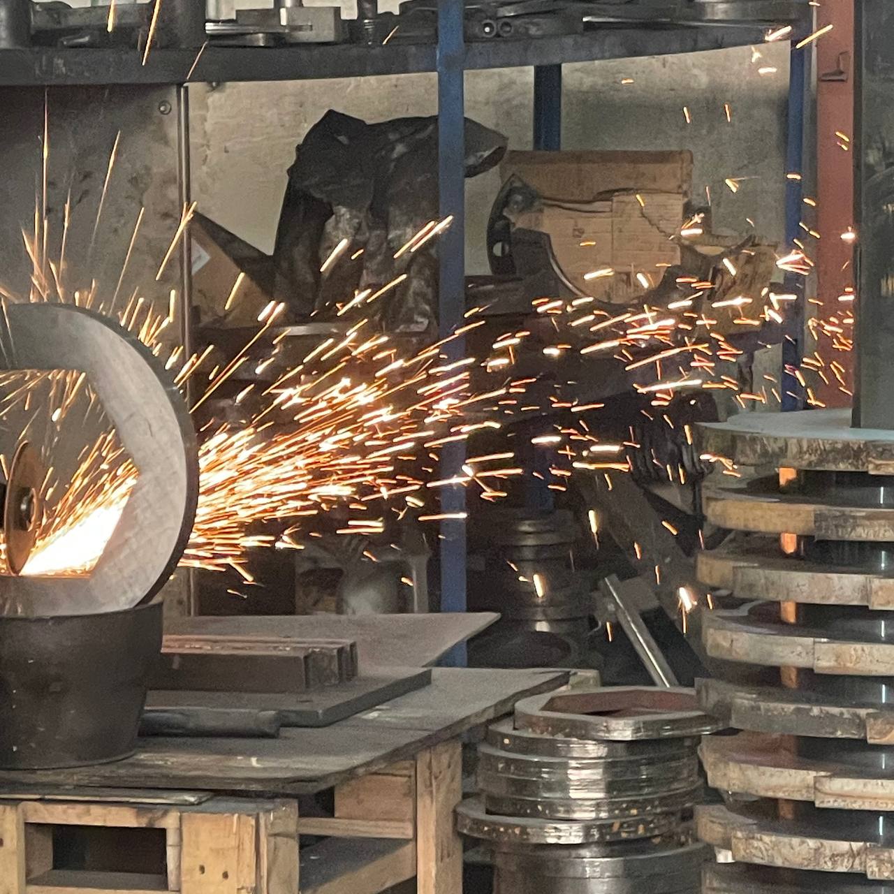 Производство оборудования и запчастей