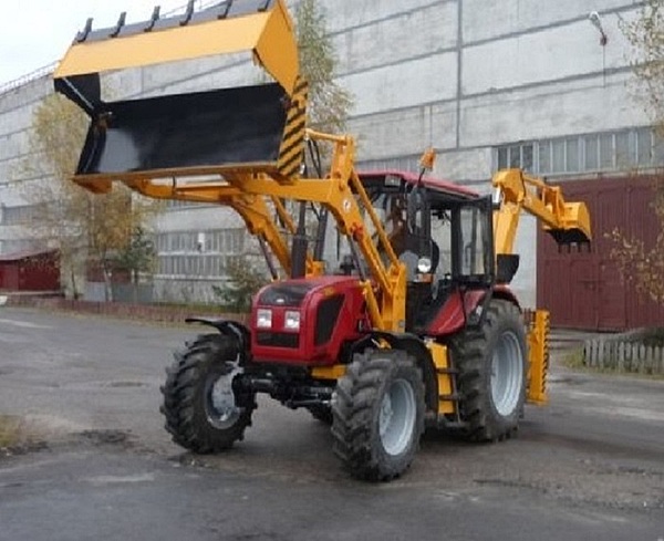 Экскаватор-погрузчик "Амкодор-702ЕМ-03" на МТЗ-92П со смещаемой осью копания Экскаватор-погрузчик "Амкодор-702ЕМ-03" на МТЗ-92П со смещаемой осью копания