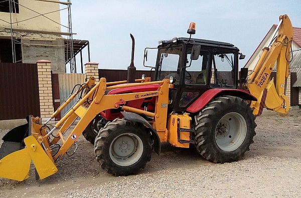 Экскаватор-погрузчик "Амкодор-702ЕА" на МТЗ-92П с челюстным погрузчиком Экскаватор-погрузчик "Амкодор-702ЕА" на МТЗ-92П с челюстным погрузчиком