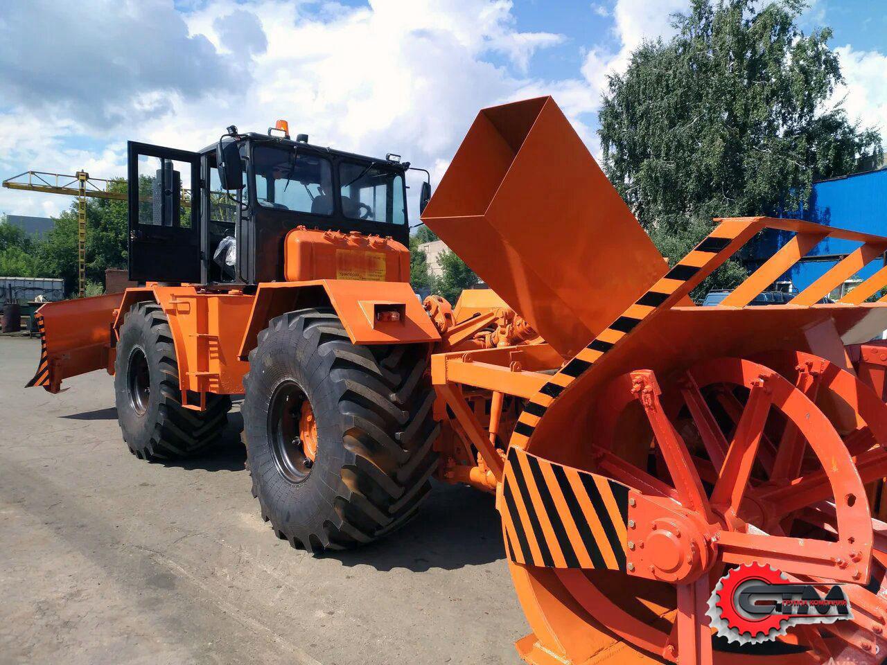 Кировец К-700 фрезеротор, передний отвал Кировец К-700 фрезеротор, передний отвал