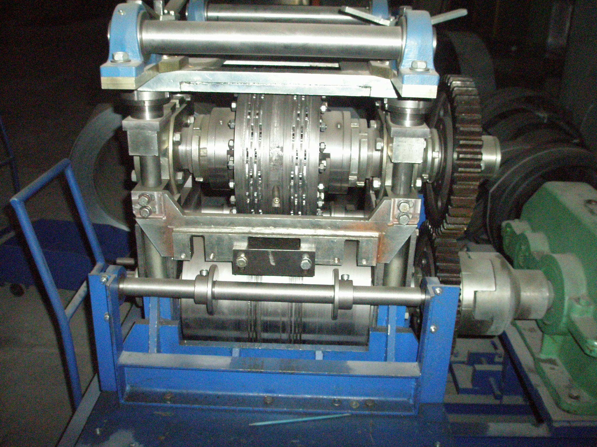 Роторный перфоратор для пробивки отверстий в профиле Роторный перфоратор для пробивки отверстий в профиле