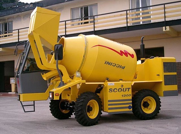 Автобетоносмеситель с самозагрузкой piccini scout 2500 Автобетоносмеситель с самозагрузкой piccini scout 2500