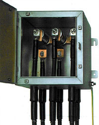 Шкафы для транспозиции, заземления или перекрещивания экранов кабелей Шкафы для транспозиции, заземления или перекрещивания экранов кабелей