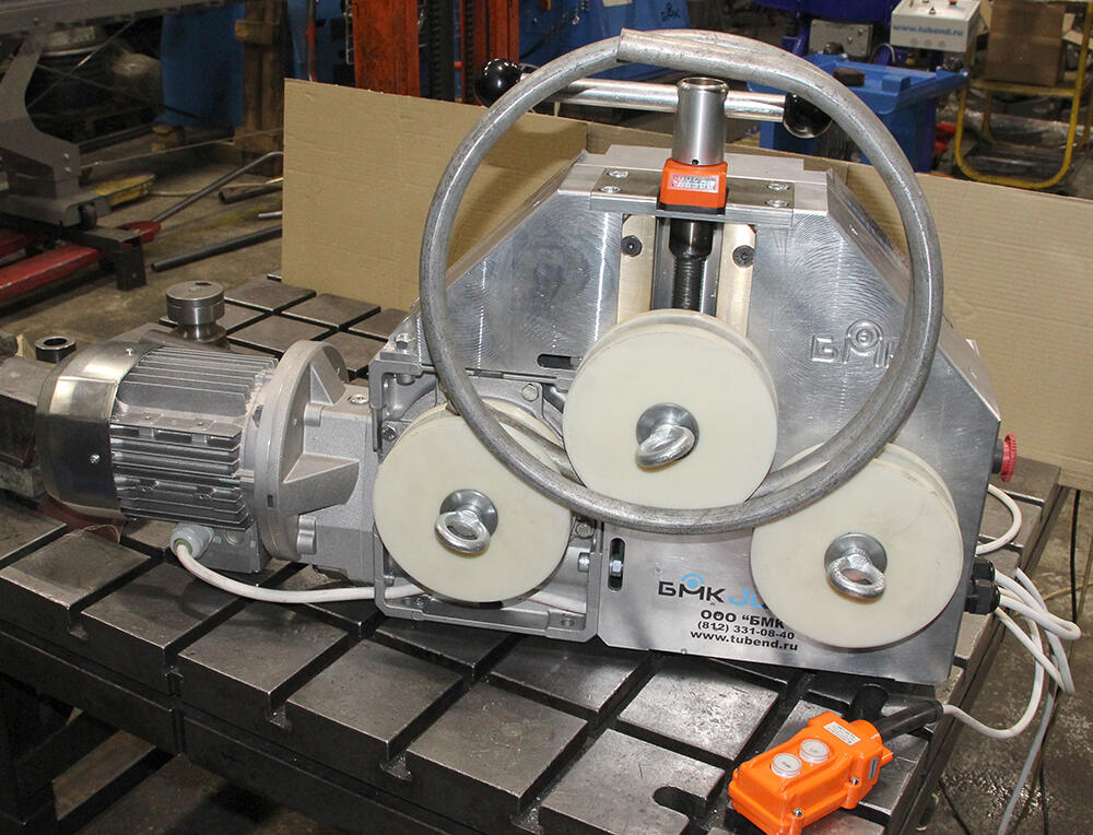 Трубогиб 3-х роликовый профилегиб электрический 3RE-30 JUNIOR Трубогиб 3-х роликовый профилегиб электрический 3RE-30 JUNIOR