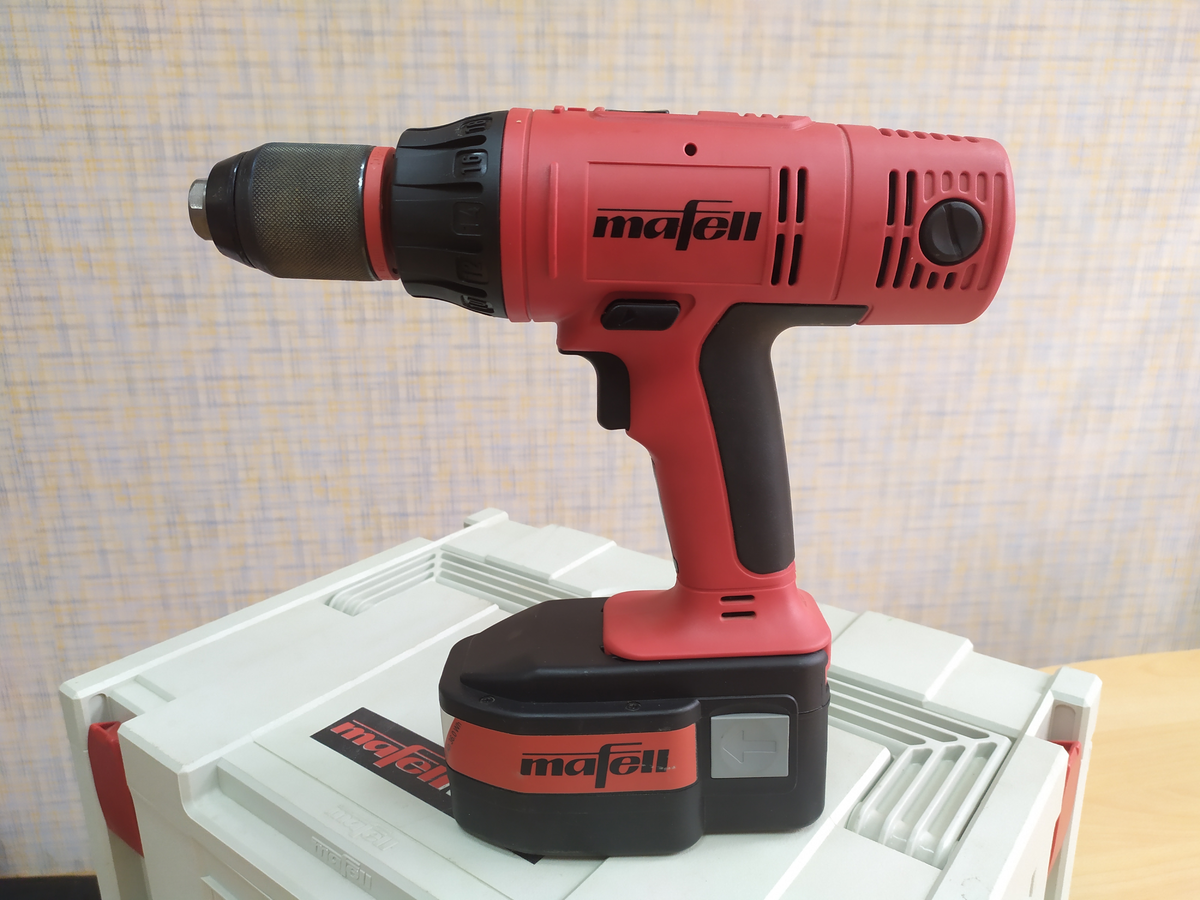 Аккумуляторная дрель-шуруповерт BS 18V Mafell (Германия) 2008 г.в. Аккумуляторная дрель-шуруповерт BS 18V Mafell (Германия) 2008 г.в.