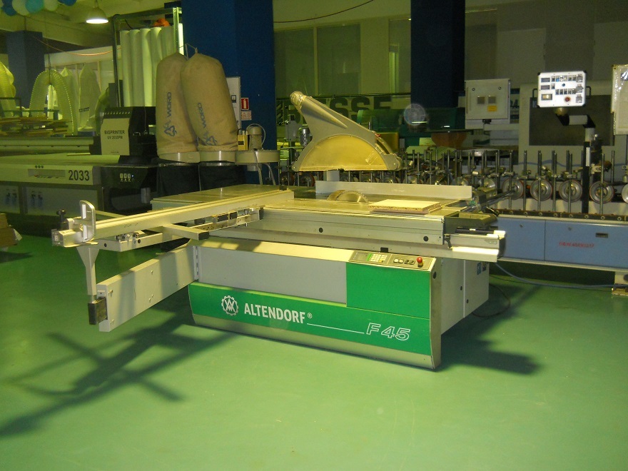 Круглопильный станок с кареткой и подрезателем F 45/2000 Altendorf Круглопильный станок с кареткой и подрезателем F 45/2000 Altendorf