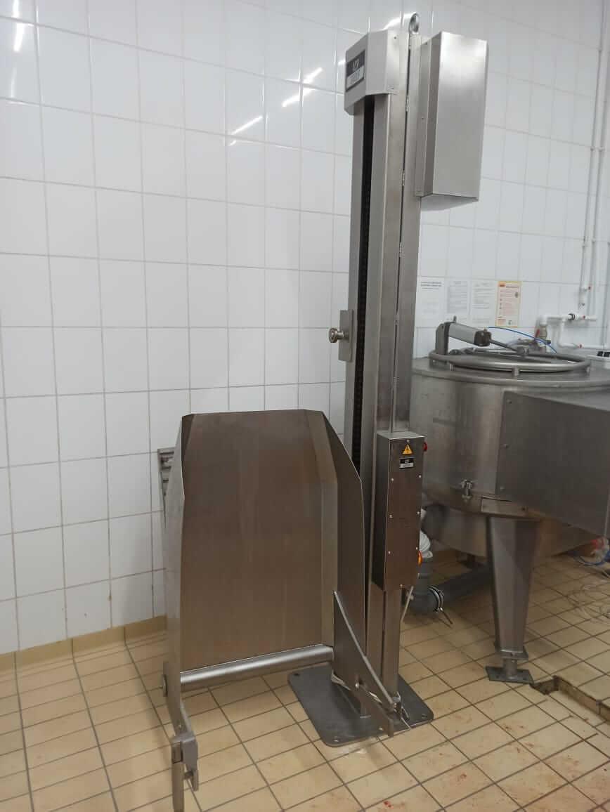 Подъемники-опрокидыватели для чан-тележек (чебурашек) Подъемники-опрокидыватели для чан-тележек (чебурашек)